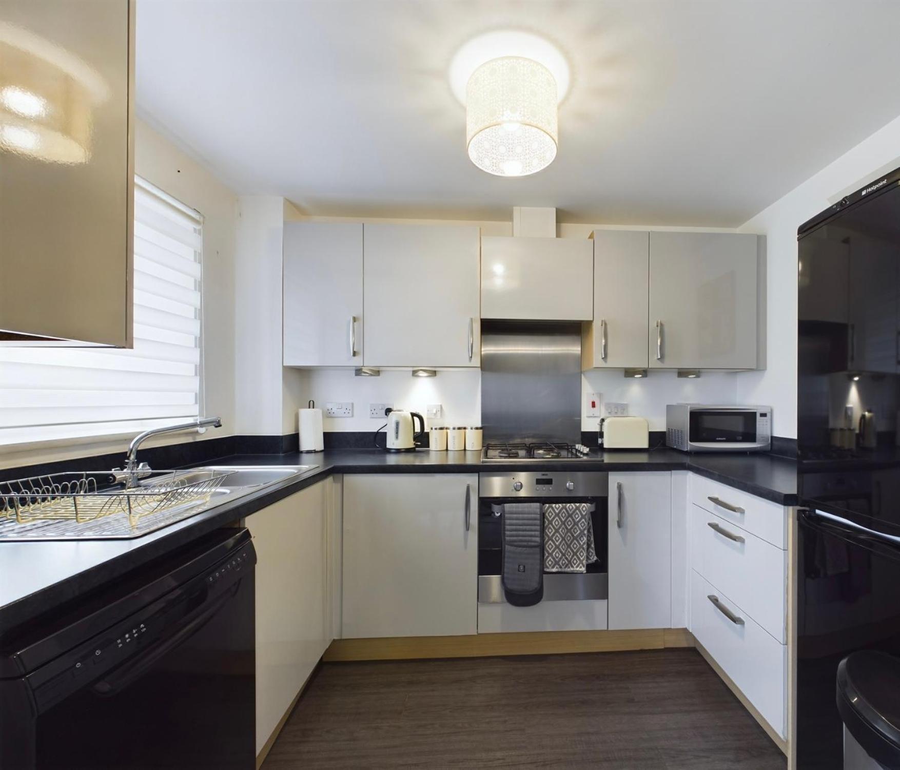 Modern 2 Bed City Apartment With Private Parking Swansea Exterior foto